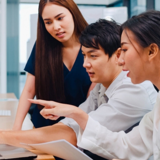 Hoạt động với sinh viên