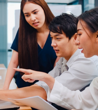 Hoạt động với sinh viên